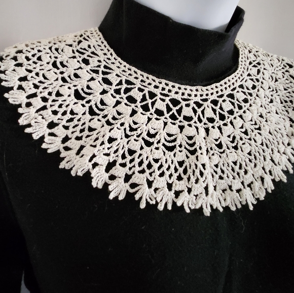 VINTAGE Handmade Crochet Lace Dress Collar - Picture 1 of 12